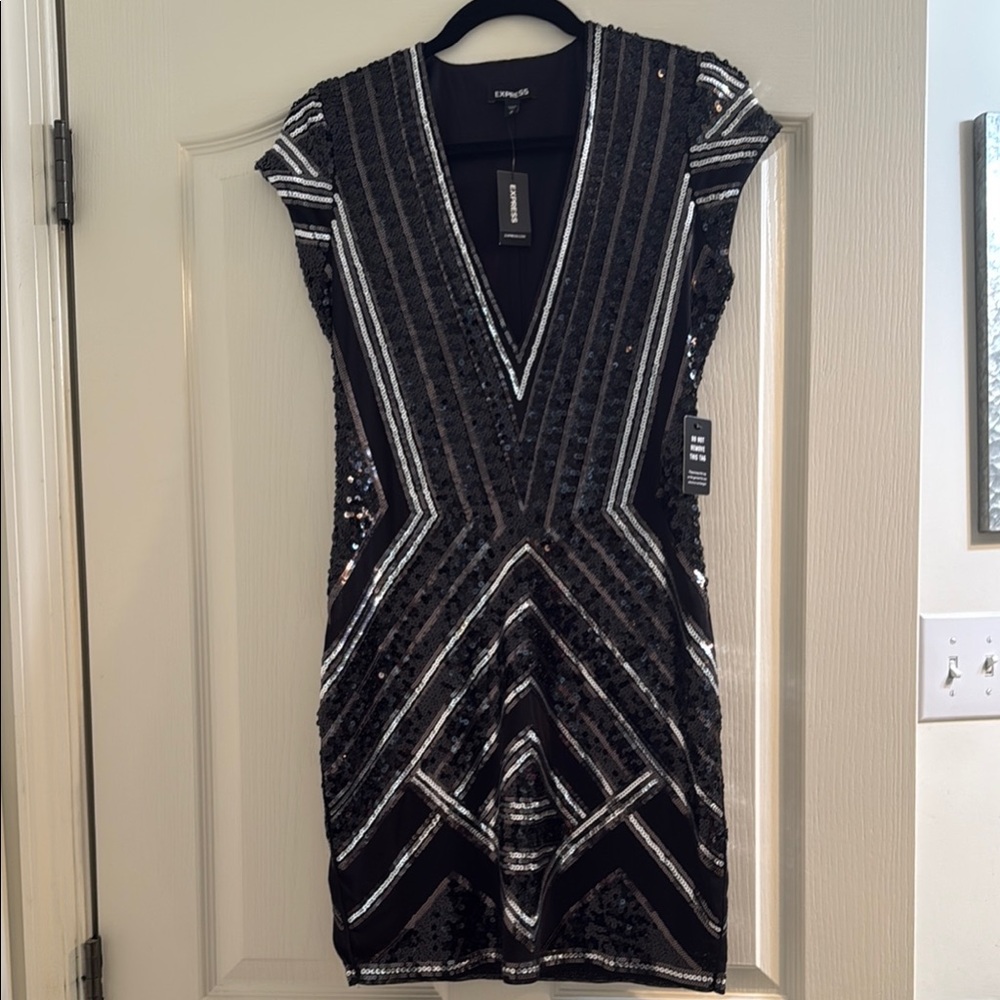 Lipsy Black Sheath Mini Dress V-Neck Cap Sleeve